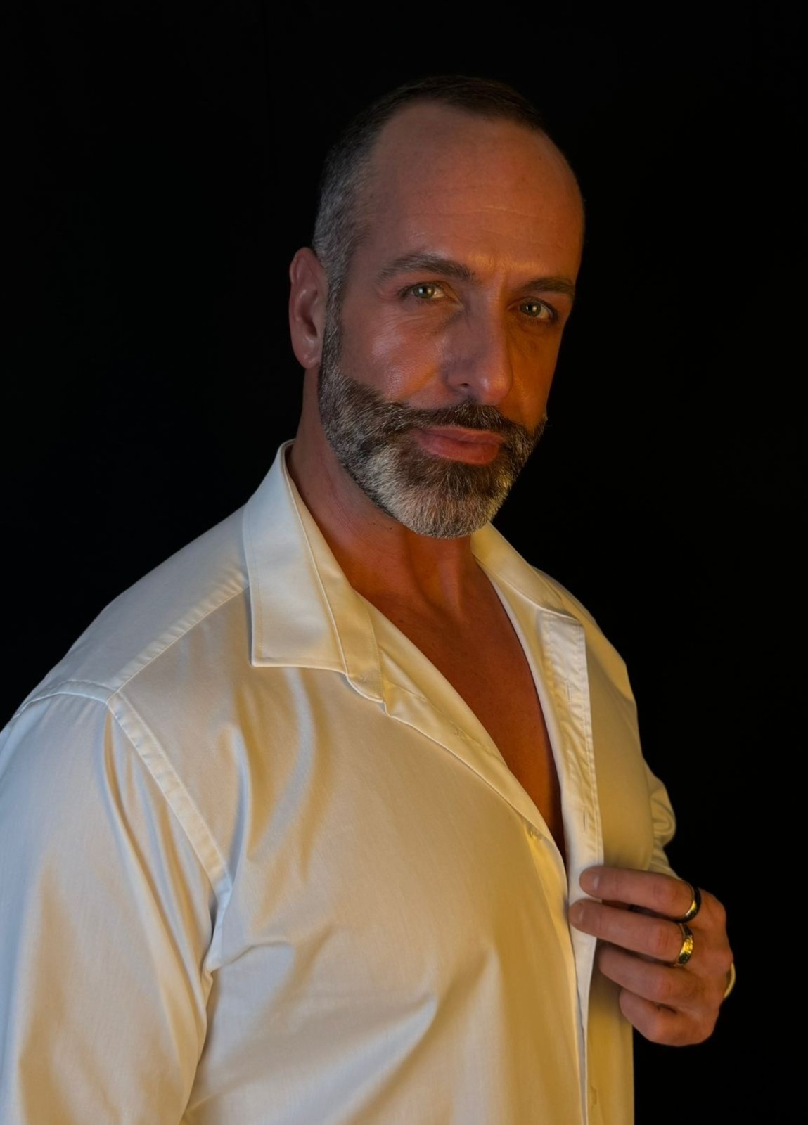 עידן ינאי - הילר ומדריך רוחני.